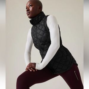 Athleta WHISPER FEATHERLESS PUFFER VEST black size XS brand new